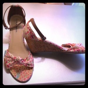 City Classified floral sandals:casual/ cute